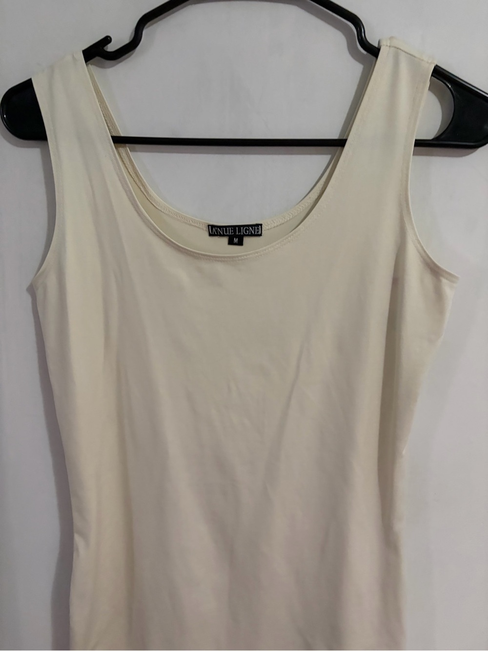 A'nue Ligne sz Med cream tank top. Tank top, yoga, active, office, professional